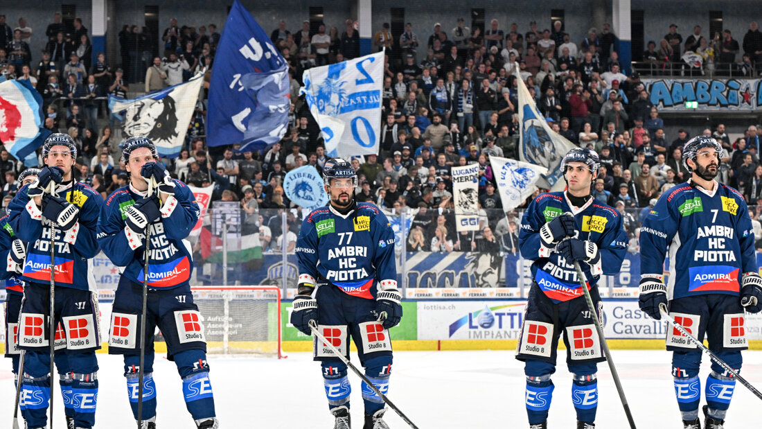 Die Spieler von Ambri-Piotta nach dem 0:3 am Dienstag gegen Davos 20261001043052387.jpg