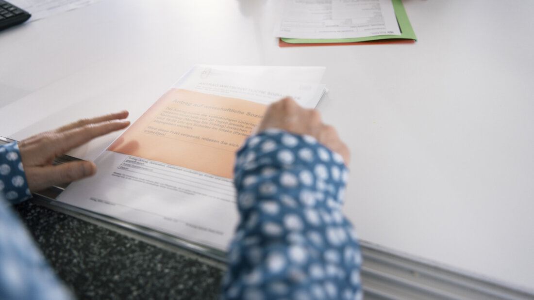 Die SVP-Fraktion des St. Galler Kantonsrats will die Leistungen der Sozialhilfe kürzen. (Archivbild) 20260203160510397.jpg