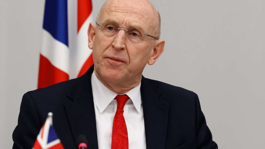 ARCHIV - Der britische Verteidigungsminister John Healey. Foto: Geert Vanden Wijngaert/AP/dpa 20260331203017681.jpg
