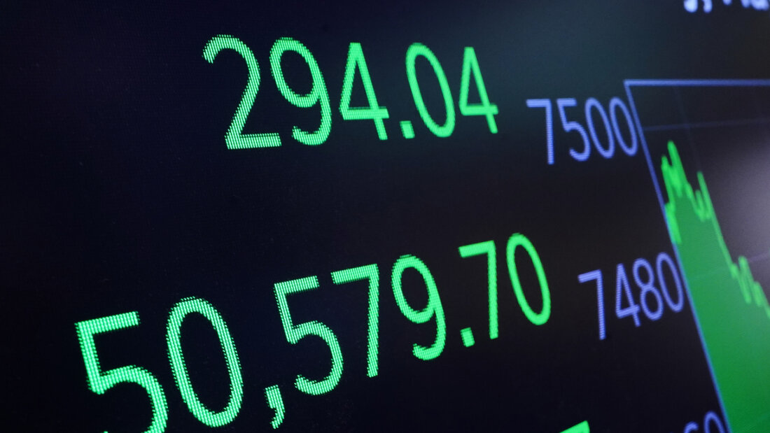 Der Leitindex Dow Jones Industrial blieb nach dem langen Wochenende knapp unter seiner Bestmarke vom Freitag. (Archivbild) 20260526234446260.jpg