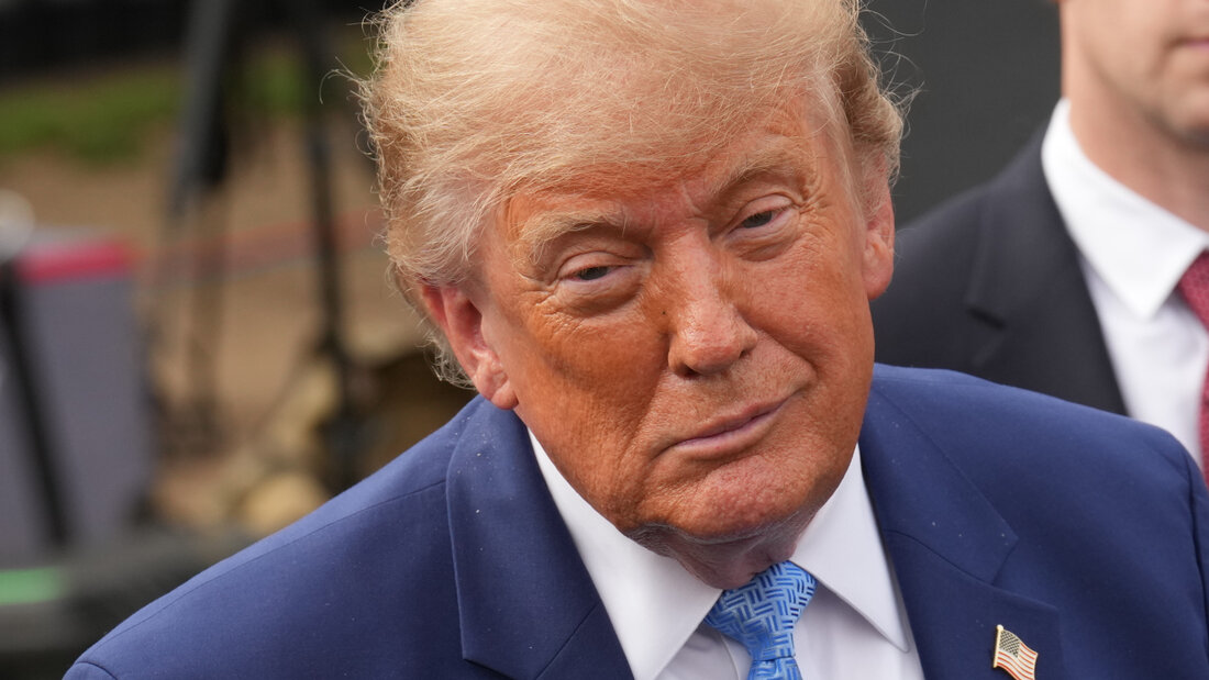 US-Präsident Trump sagt nach einem Treffen mit Chefs von KI-Unternehmen, dass die Firmen sich gegenseitig kontrollieren sollen. 20260930014752302.jpg