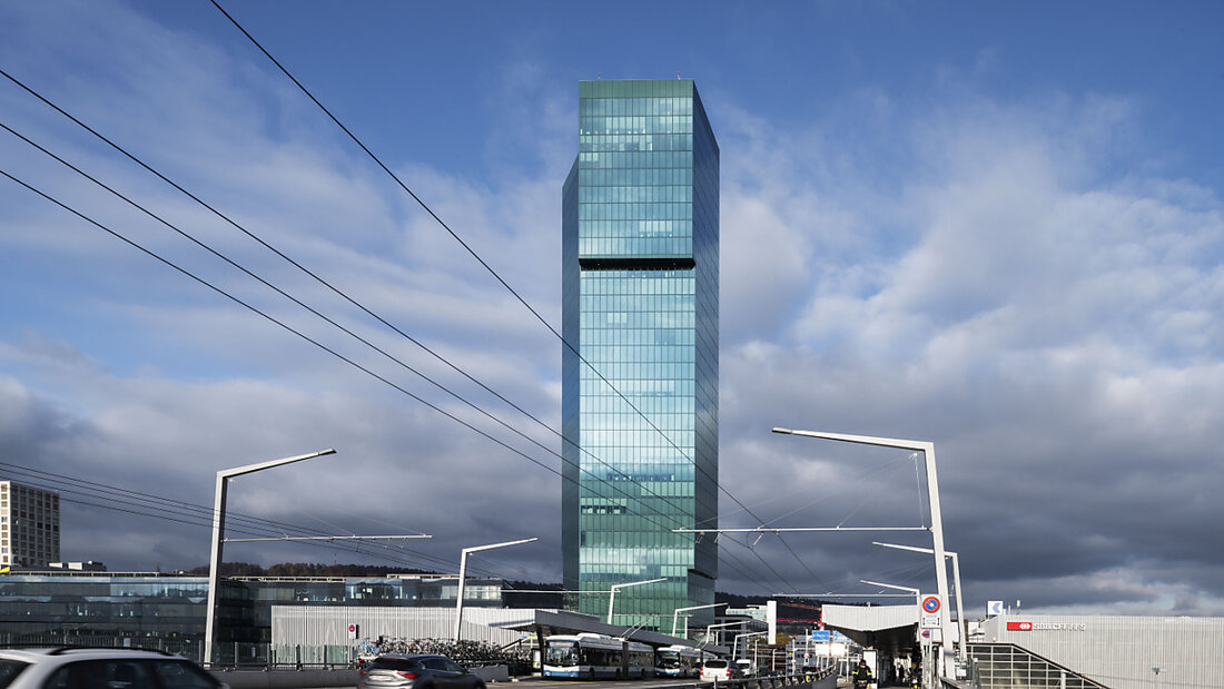 Der Immobilienkonzern Swiss Prime Site hat im vergangenen Geschäftsjahr operativ gut gearbeitet. Das Unternehmen, das den Prime Tower in Zürich besitzt, hat deutlich mehr Gewinn gemacht als im Vorjahr. (Archivbild) 20250206073050059.jpg
