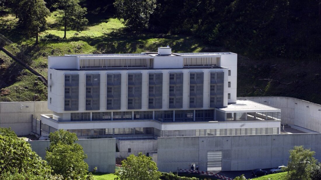 Beim direkt im Untersuchungsgefängnis La Farera (im Bild) verhandelten Prozess gegen eine Juwelenräuberbande wurden am Freitag mehrjährige Freiheitsstrafen verhängt. (Archivbild) 20260612114009292.jpg