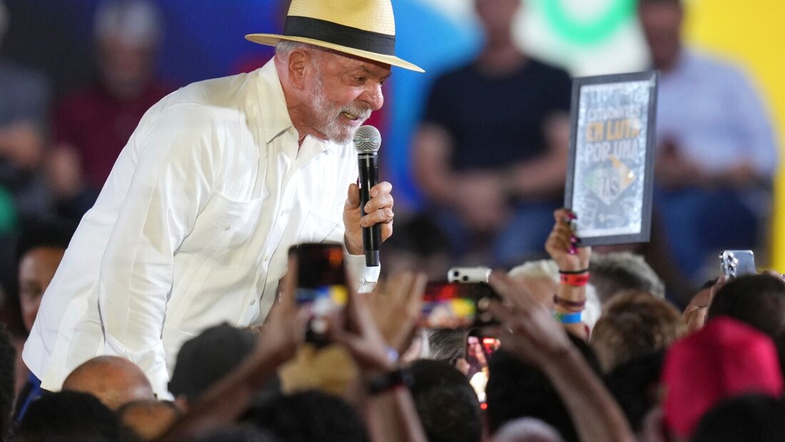 Der brasilianische Präsident Luiz Inácio Lula da Silva spricht auf dem Parteitag der Arbeiterpartei zu seinen Anhängern, auf dem er als Präsidentschaftskandidat der Partei für die nächsten Wahlen bestätigt wurde. Foto: Andre Penner/AP/dpa 20260802201828174.jpg