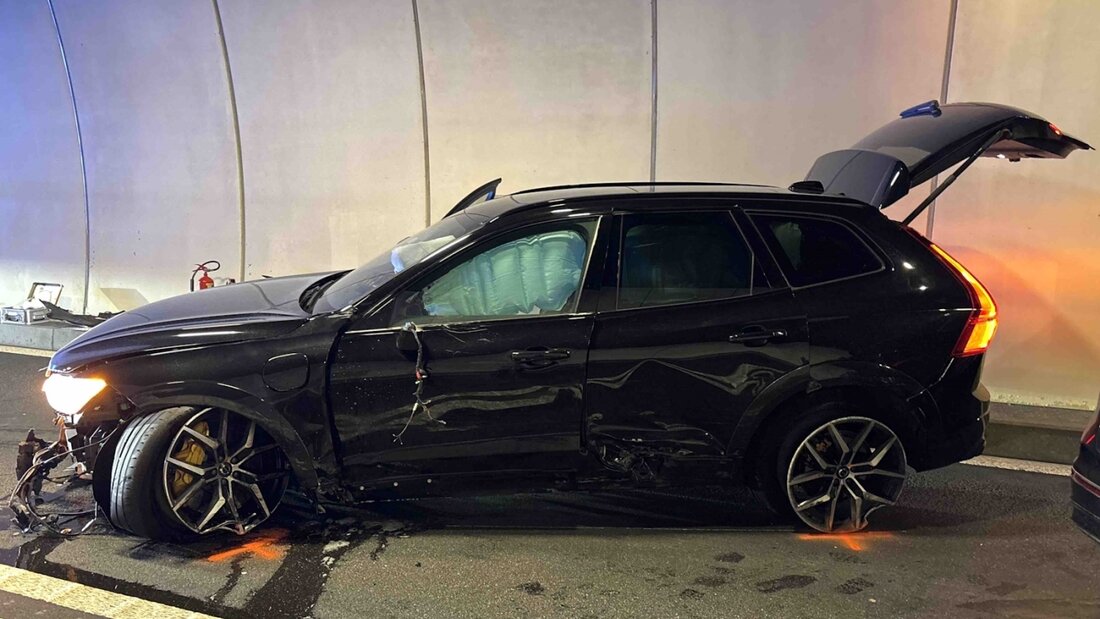 Wegen einer Kollision zweier Autos im San-Bernardino-Tunnel war der Tunnel rund drei Stunden gesperrt. 20260720163417777.jpg
