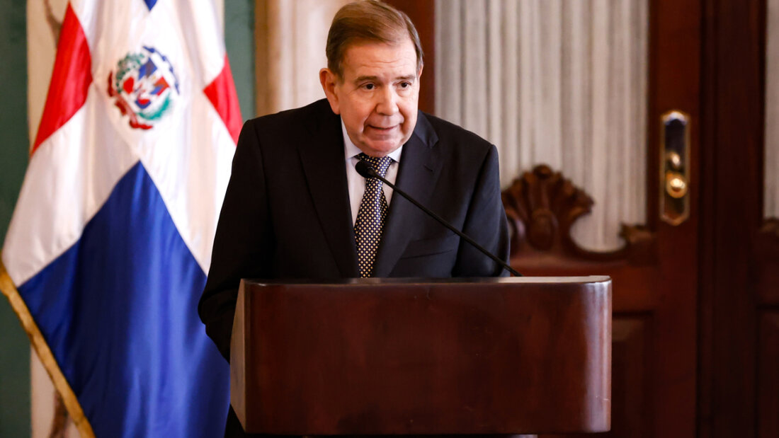 ARCHIV - Edmundo Gonzalez Urrutia, Oppositionskandidat bei der letzten Präsidentschaftswahl in Venezuela, spricht auf einer Pressekonferenz. Foto: eddy vittini/dpa 20260103170647776.jpg