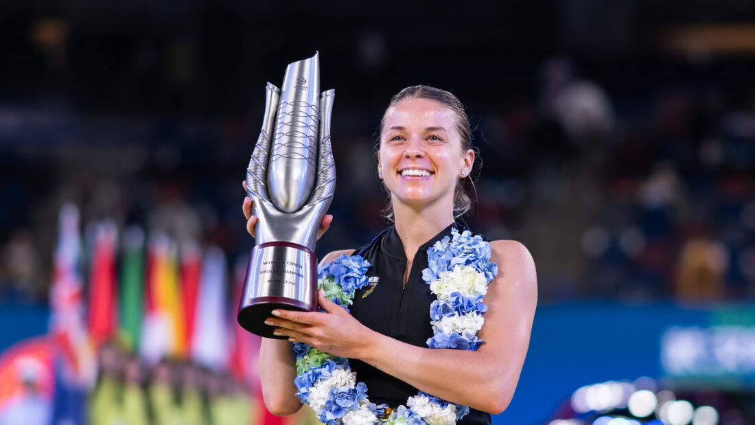 Ihr erster Pokal auf der WTA Tour, und gleich ein grosser: Maja Chwalinska in Wuhan 20261018161844883.jpg