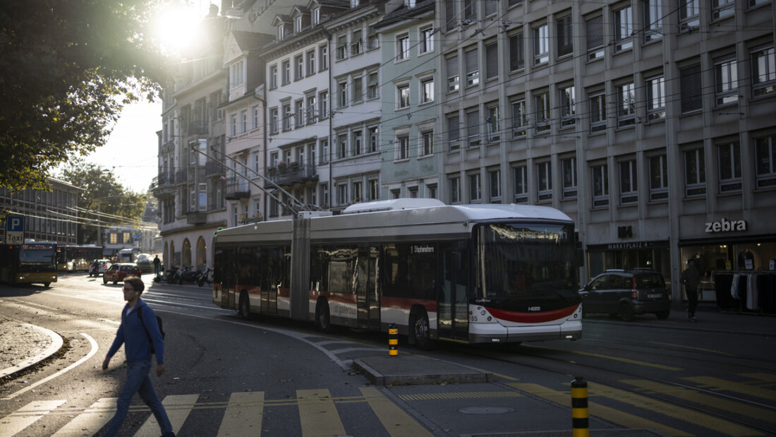 In der Stadt St. Gallen verschwinden oberirdische Parkplätze zunehmend. (Archivbild) 20250729115817723.jpg