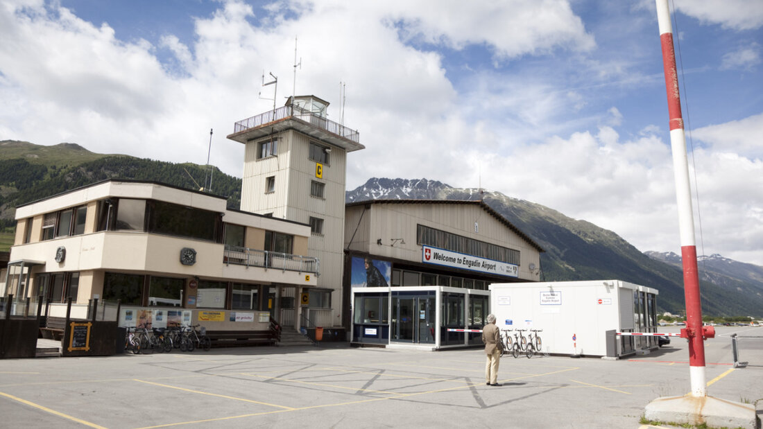 Nach jahrelangem Ringen kann der betagte Flughafen Samedan im Engadin nun doch noch neu gebaut werden. (Symbolbild) 20250817132030822.jpg