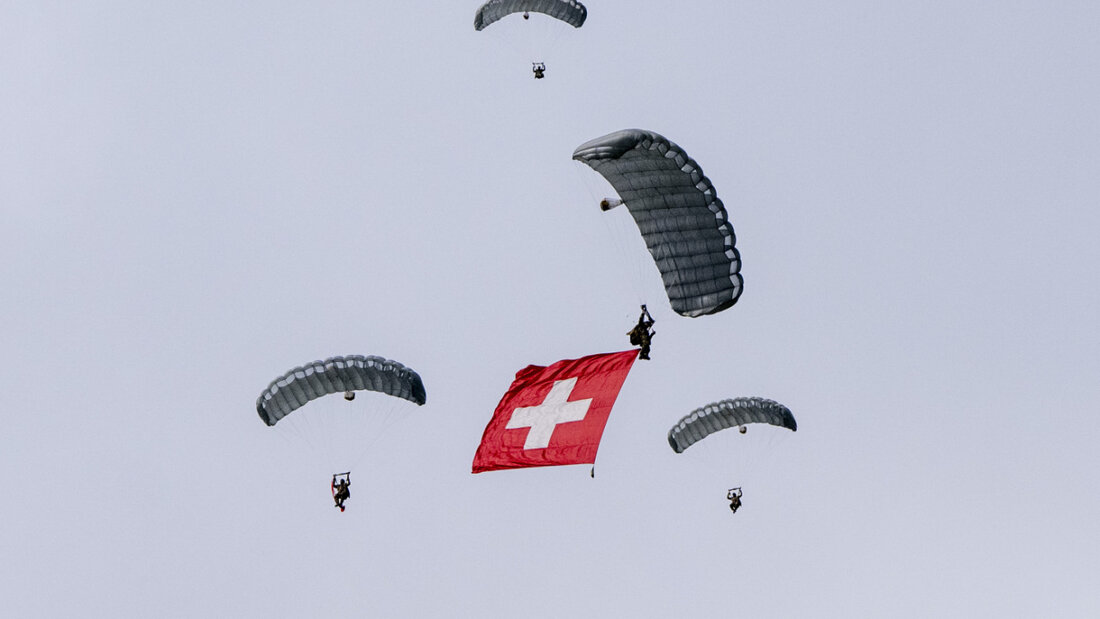 Auch ohne Patrouille Suisse gab es im Himmel über dem Esaf Gelände in Mollis ein Spektakel der Schweizer Armee. 20250829115920790.jpg
