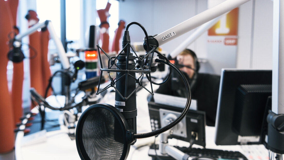 Die Medienaufsicht UBI hat Sendungen von SRF und RTS zur Corona-Impfung und Erbschaftssteuer gerügt: Die Beiträge seien zu einseitig gewesen und hätten die journalistische Sorgfaltspflicht verletzt. (Archivbild) 20260522140955104.jpg