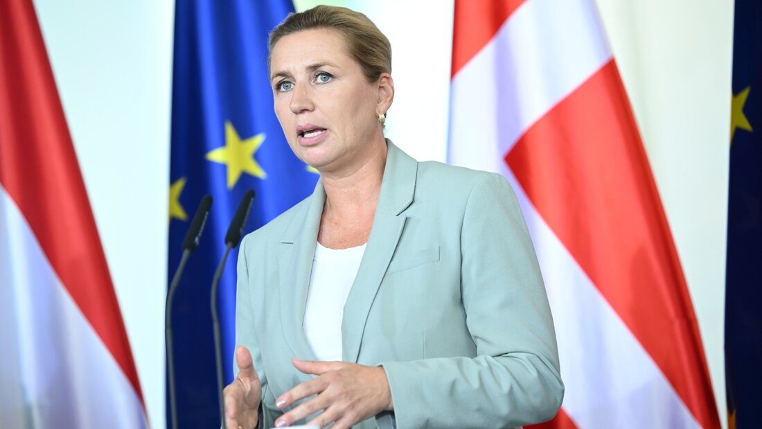 ARCHIV - Mette Frederiksen, Ministerpräsidentin von Dänemark, spricht während einer Pressekonferenz im Rahmen eines kleinen EU-Gipfels zur Haushaltsplanung im Bundeskanzleramt. Foto: Britta Pedersen/dpa 20260920152732903.jpg
