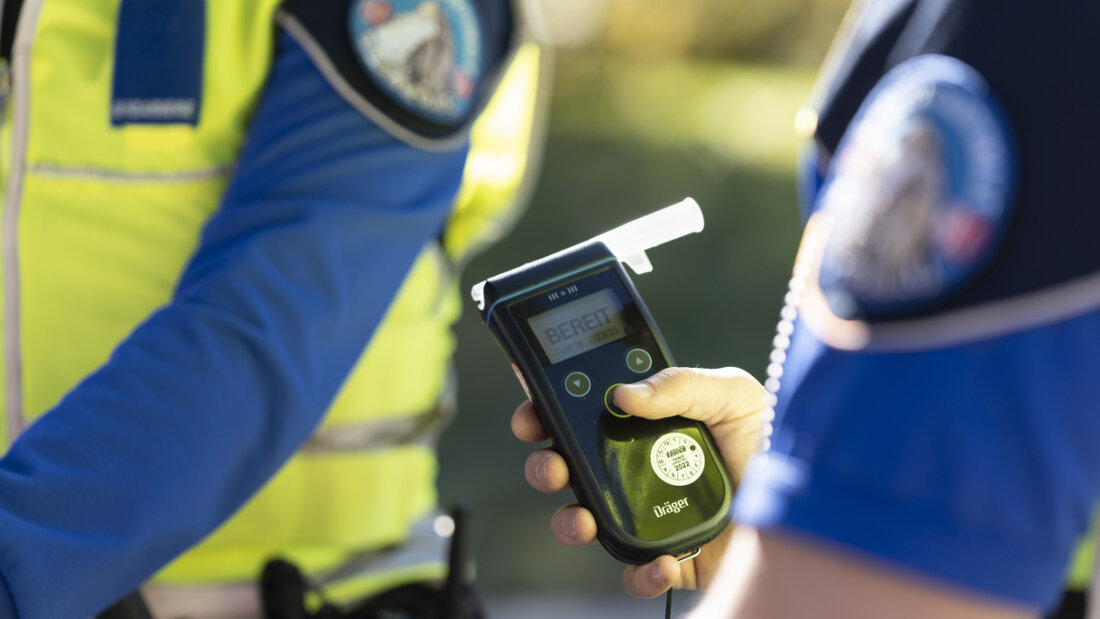 Neben einem Alkoholtest könnte bei Kontrollen im Strassenverkehr künftig auch eine Müdigkeitstest zum Zug kommen. (Symbolbild) 20260612090858604.jpg