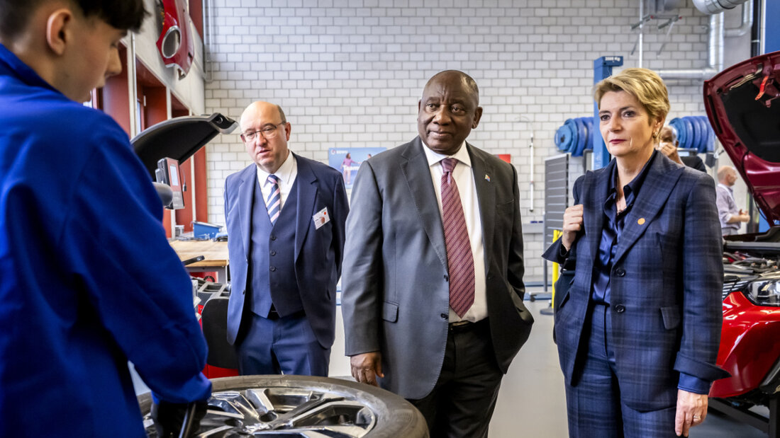 Südafrikas Präsident Cyril Ramaphosa besuchte am Donnerstagvormittag zusammen mit Bundespräsidentin Karin Keller-Sutter ein Berufsbildungs- und Weiterbildungszentrum in Niederuzwil SG. 20251030121525645.jpg