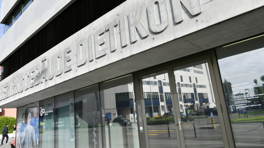 Vor dem Bezirksgericht Dietikon ZH stand am Mittwoch ein 28-Jähriger, der einen 12-Jährigen bei einem Angriff schwer am Kopf verletzt hatte. (Symbolbild) 20251203152114583.jpg