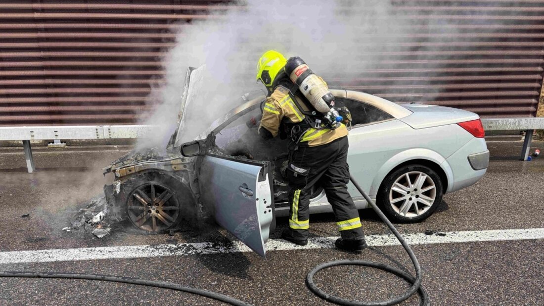 Auf der Autobahn A1 ist am Sonntagmittag ein Auto vollständig ausgebrannt. Verletzt wurde niemand. 20260719145719208.jpg