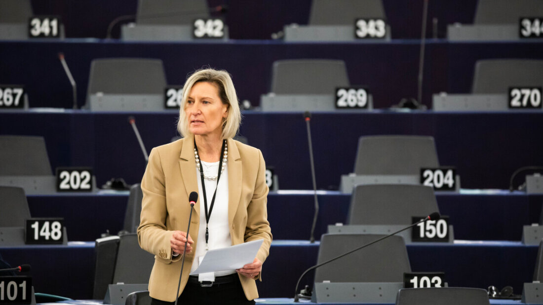ARCHIV - Angelika Niebler (CSU) von der EVP-Fraktion spricht im Plenarsaal des Europäischen Parlaments. Foto: Philipp von Ditfurth/dpa 20260519135301212.jpg