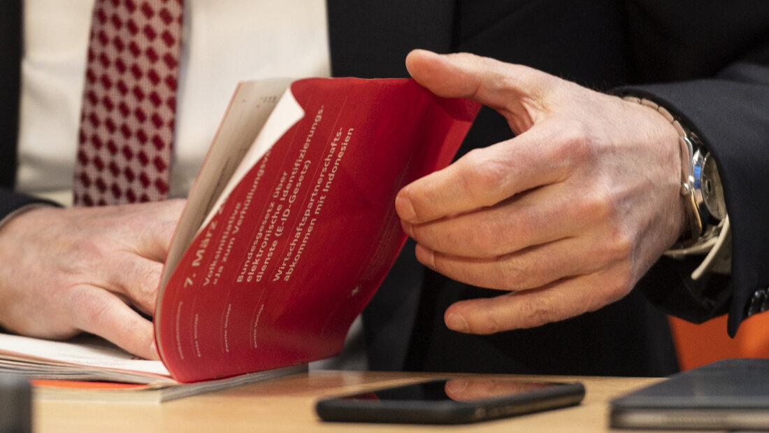 Wer abstimmt, soll sich auf die Informationen des Bundesrates zu den Vorlagen verlassen können. Die Finanzkontrolle sieht Mängel in den Abstimmungstexten und machte Empfehlungen für Verbesserungen. (Archivbild) 20260701150108151.jpg