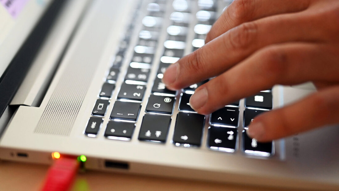 Ein Grossteil der befragten Personen befürchtet, dass Handelskonflikte die Preise für elektronische Geräte weiter in die Höhe treiben werden. (Symbolbild) 20251215091306013.jpg