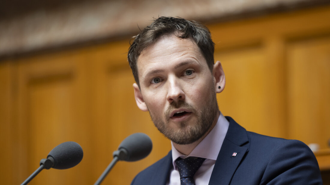 Der Glarner SVP-Landrat Markus Schnyder verlangt zusammen mit Parteikollege Adrian Hager, dass die Glarner Regierung bei strukturell nicht benötigten Überschüssen eine Steuerrückgabe an die Bevölkerung prüft. (Archivbild) 20260526143155379.jpg