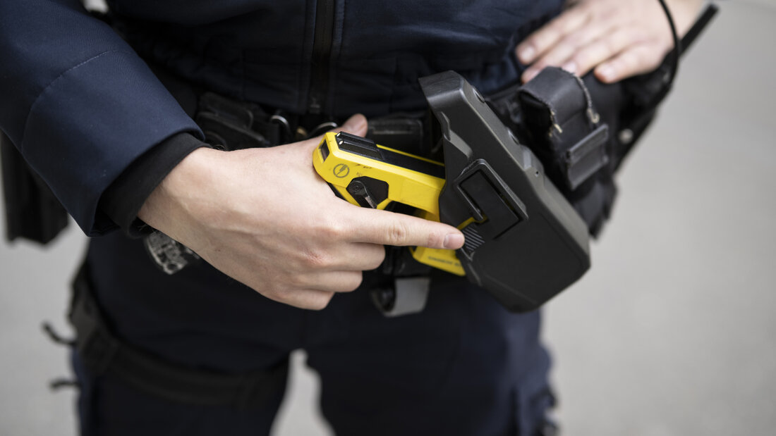 Die Stadtpolizei St. Gallen musste bei einem Einsatz in der Nacht auf Sonntag wegen eines aggressiven Manns ihren Taser einsetzen. (Symbolbild) 20260906092405685.jpg