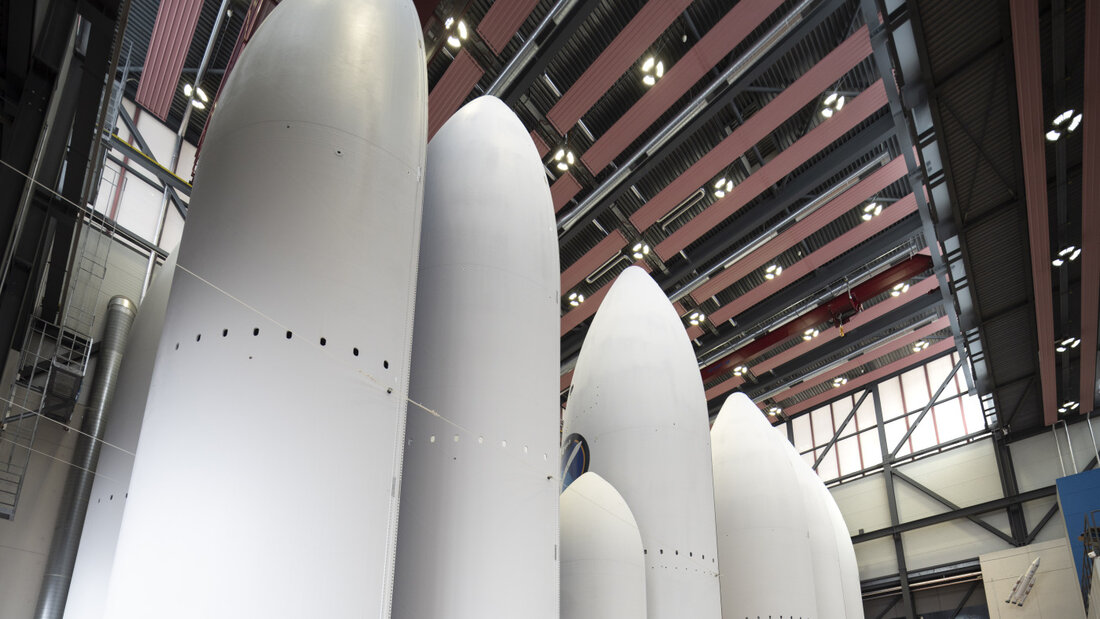 Die neue Beyond-Gravity-Chefin Barbara Frei-Spreiter will den Raumfahrtzulieferer nach dem hohen Verlust im vergangenen Jahr zunächst stabilisieren und danach stärker automatisieren. Rückenwind erhalte der Bundesbetrieb vom boomenden Raumfahrtmarkt. (Archivbild von Nutzlastverkleidungen) 20260908073102030.jpg