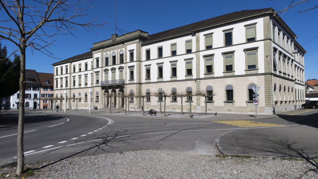 Der Kanton Thurgau soll mit verschiedenen Massnahmen den Finanzhaushalt wieder ins Gleichgewicht bringen. Im Bild das Regierungsgebäude in Frauenfeld. (Archivbild) 20260220100232305.jpg