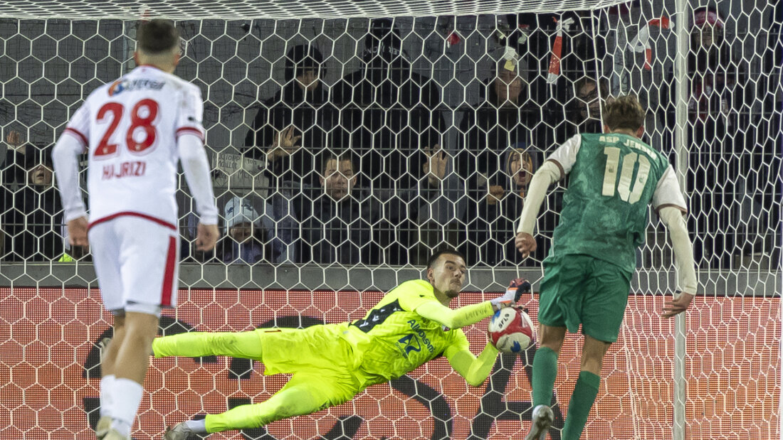 Jonathan Asp Jensen scheitert vom Penaltypunkt an Anthony Racioppi 20251213200132959.jpg