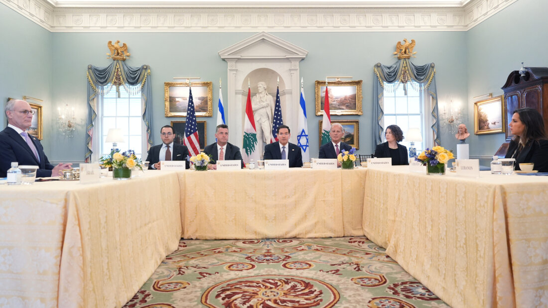 US-Außenminister Marco Rubio (M) trifft sich mit dem israelischen Botschafter in den USA, Jechiel Leiter (ganz links) und der libanesischen Botschafterin in den USA, Nada Hamadeh Moawad (ganz rechts) in Washington. Foto: Jacquelyn Martin/AP/dpa 20260414200752131.jpg