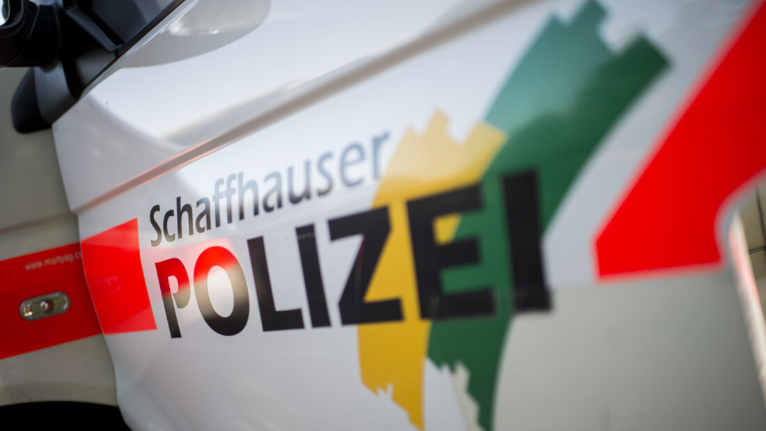 Der Rollerfahrer wurde mit einem Rettungshelikopter schwer verletzt in ein Spital gebracht. (Symbolbild) 20260528181932757.jpg