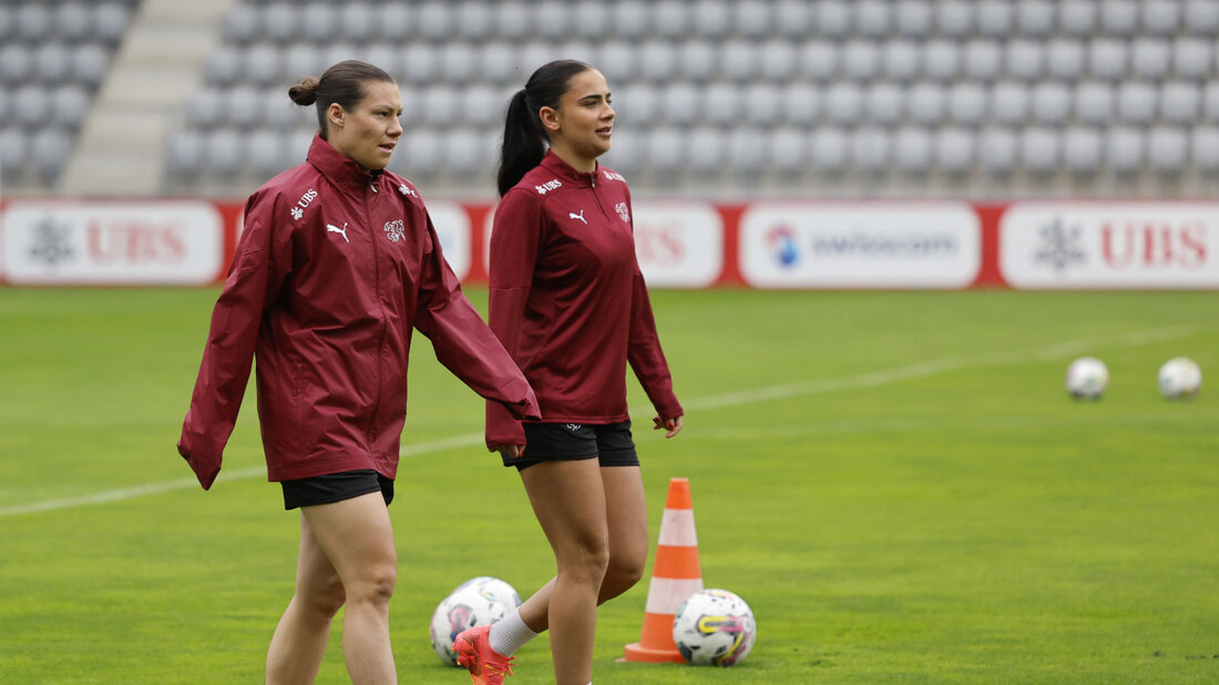 Ramona Bachmann und Meriame Terchoun sind zwei der Nationalspielerinnen, die wieder in der Schweizer Liga spielen 20260807050011892.jpg