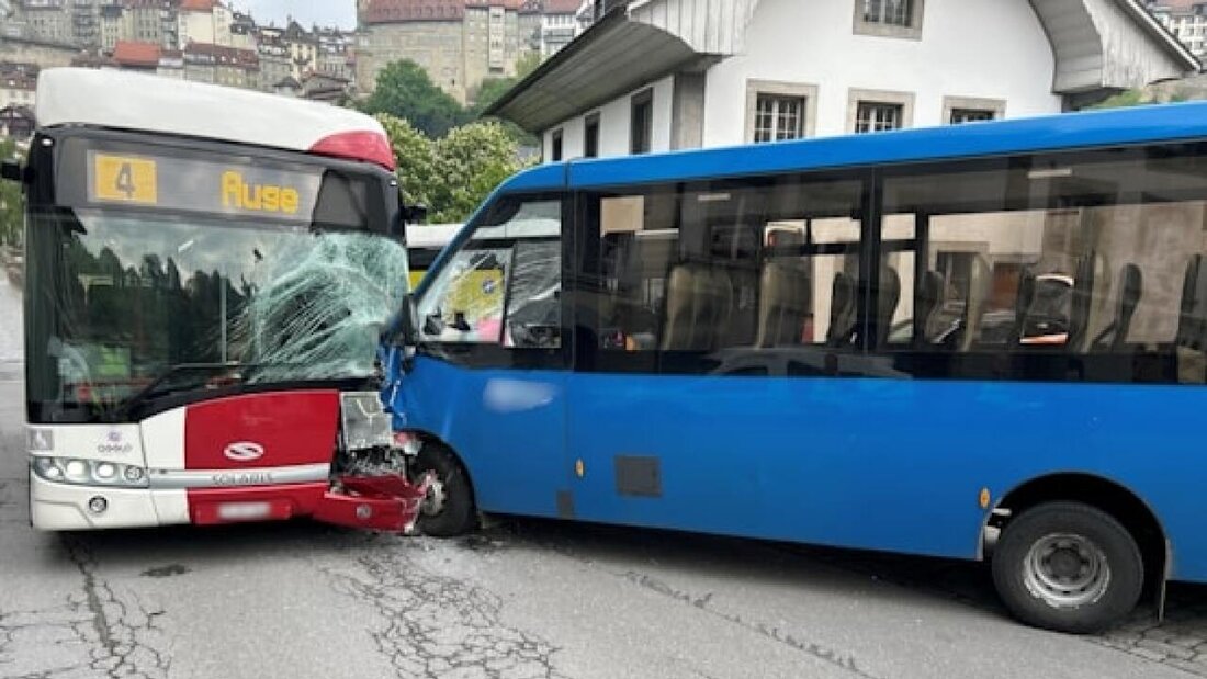 Kollision zweier Busse in der Freiburger Altstadt. 20250508102617739.jpg