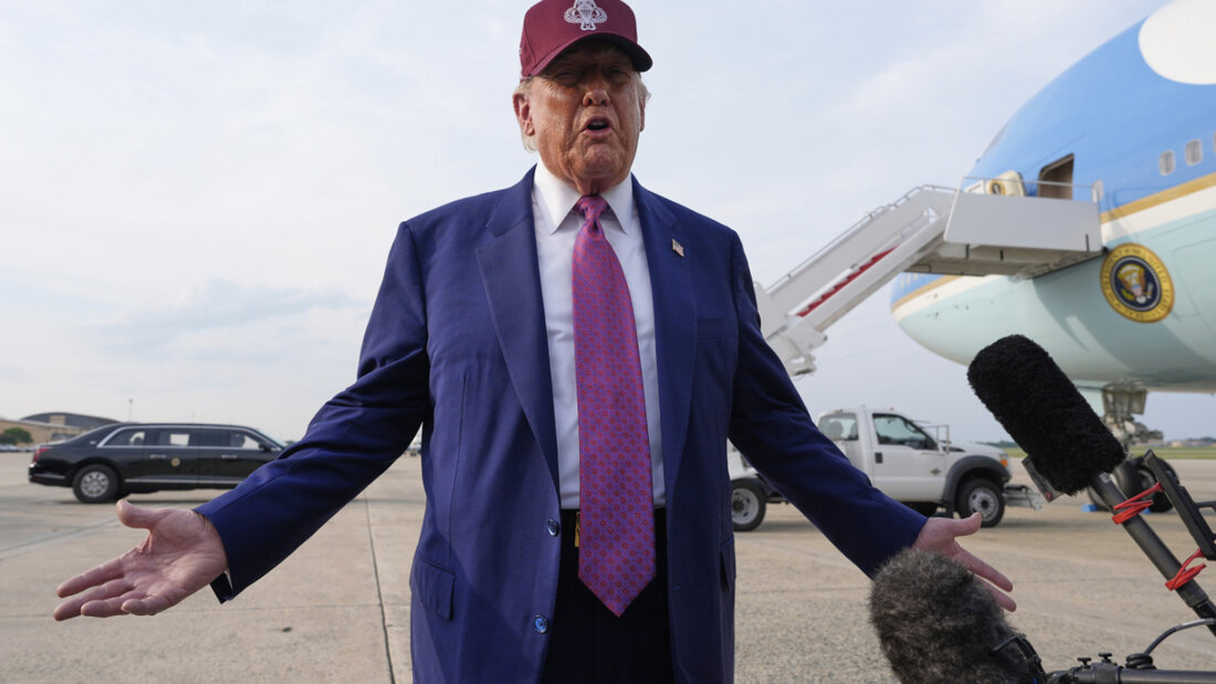 US-Präsident Donald Trump spricht nach seiner Ankunft mit der Air Force One auf der Joint Base Andrews zu Reportern. Foto: Alex Brandon/AP/dpa 20250611020740237.jpg