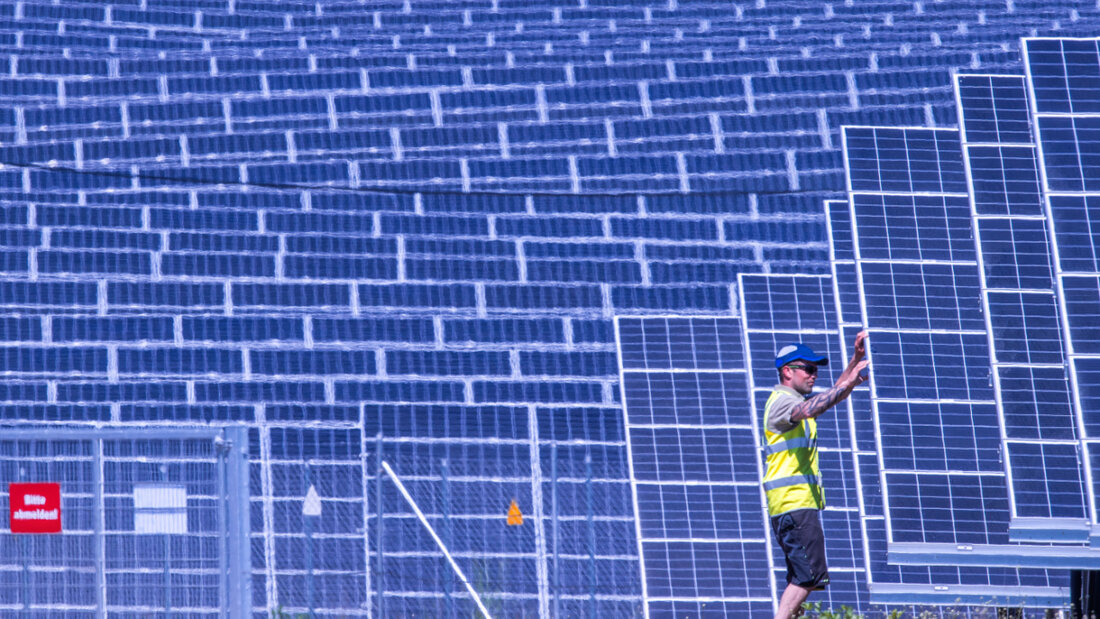Unternehmen, die auf klimafreundliche Produkte wie Solarpanels setzen, sollen laut einer neuen Studie bis 2030 stark wachsen. (Symbolbild) 20251206073017612.jpg