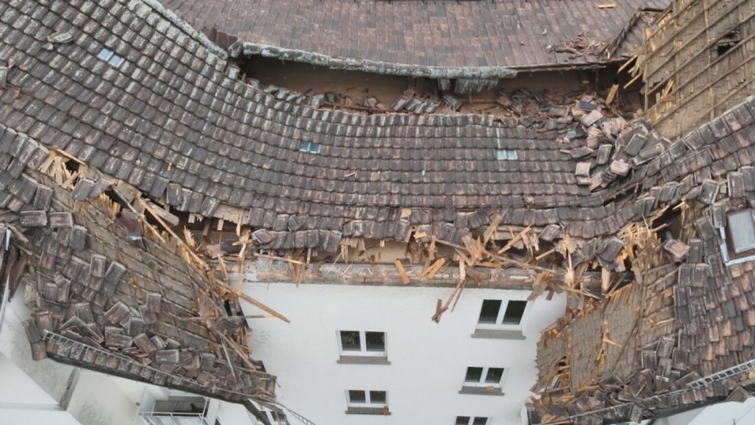 Beim Einsturz des Daches eines unbewohnten Hauses in St. Gallen wurde niemand verletzt. (Archivbild) 20260803070201229.jpg