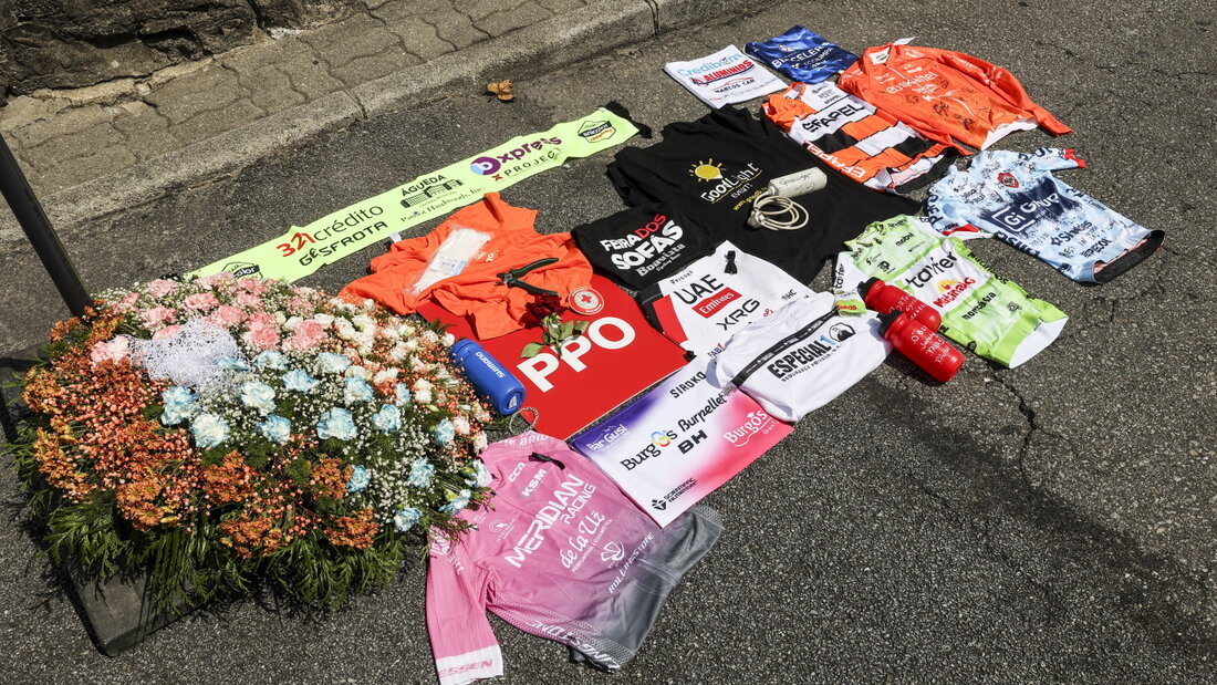 Nach dem tödlichen Unfall des Briten Finlay Tarling gab es vor der 9. Etappe der Portugal-Rundfahrt eine kleine Gedenkstätte, an welcher alle Teams ein Trikot deponierten 20260818154838189.jpg
