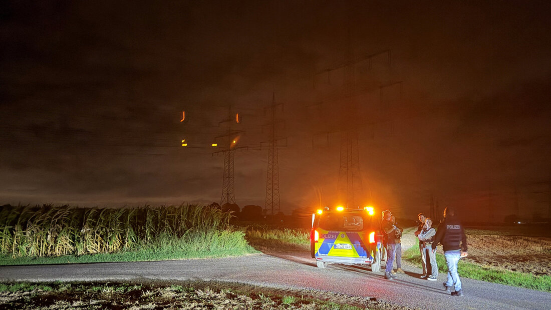 Polizeieinsatz aufgrund eines verdächtigen Gegenstandes in der Nähe des Umspannwerkes. Ein Spaziergänger hat einen verdächtigen Gegenstand an einem Umspannwerk in Dormagen zwischen Köln und Düsseldorf entdeckt. Foto: Jan Ohmen/dpa 20260904141537586.jpg