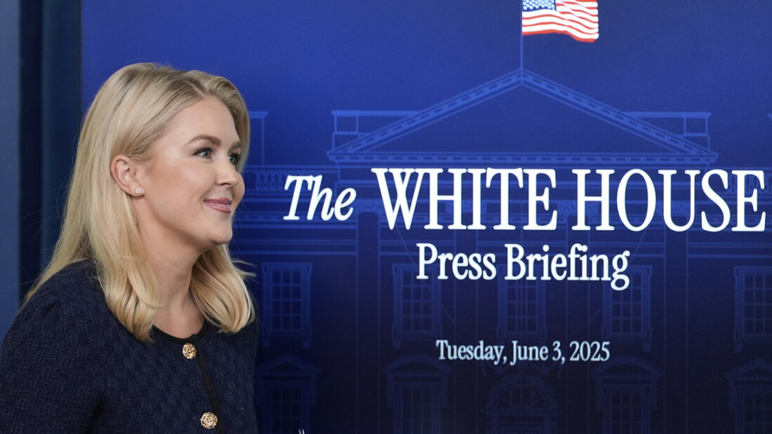 Die Pressesprecherin des Weißen Hauses, Karoline Leavitt, trifft ein, um mit Reportern im James Brady Press Briefing Room des Weißen Hauses zu sprechen. Foto: Alex Brandon/AP/dpa 20250603202156227.jpg