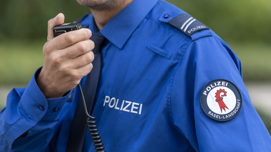 Die Polizei Basel-Landschaft sucht Zeugen des Unfalls. (Symbolbild) 20260804164552888.jpg