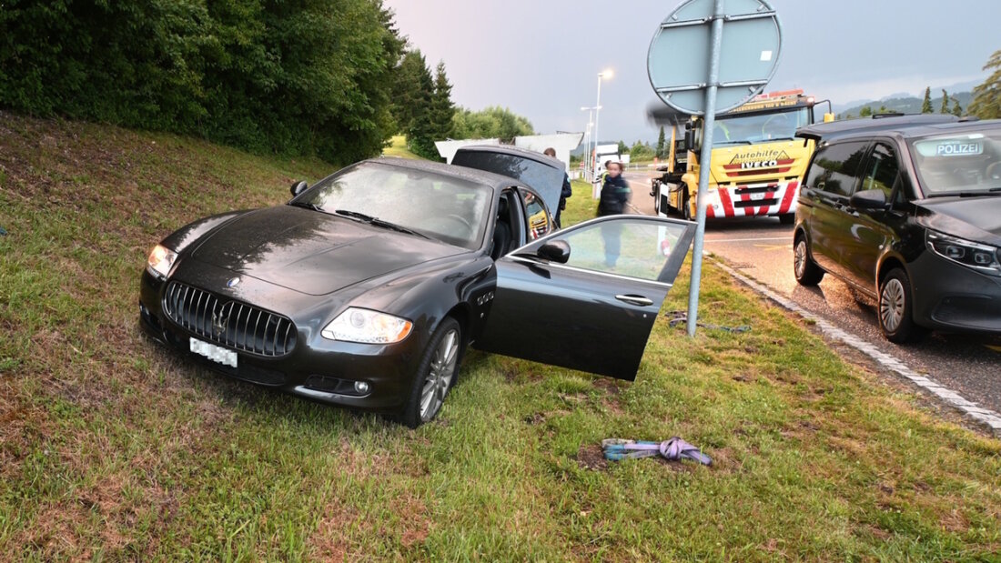 Die Polizei traf den gestohlenen Maserati verlassen auf dem A1-Rastplatz Wildhus Nord bei Gossau SG an. 20250714112932225.jpg
