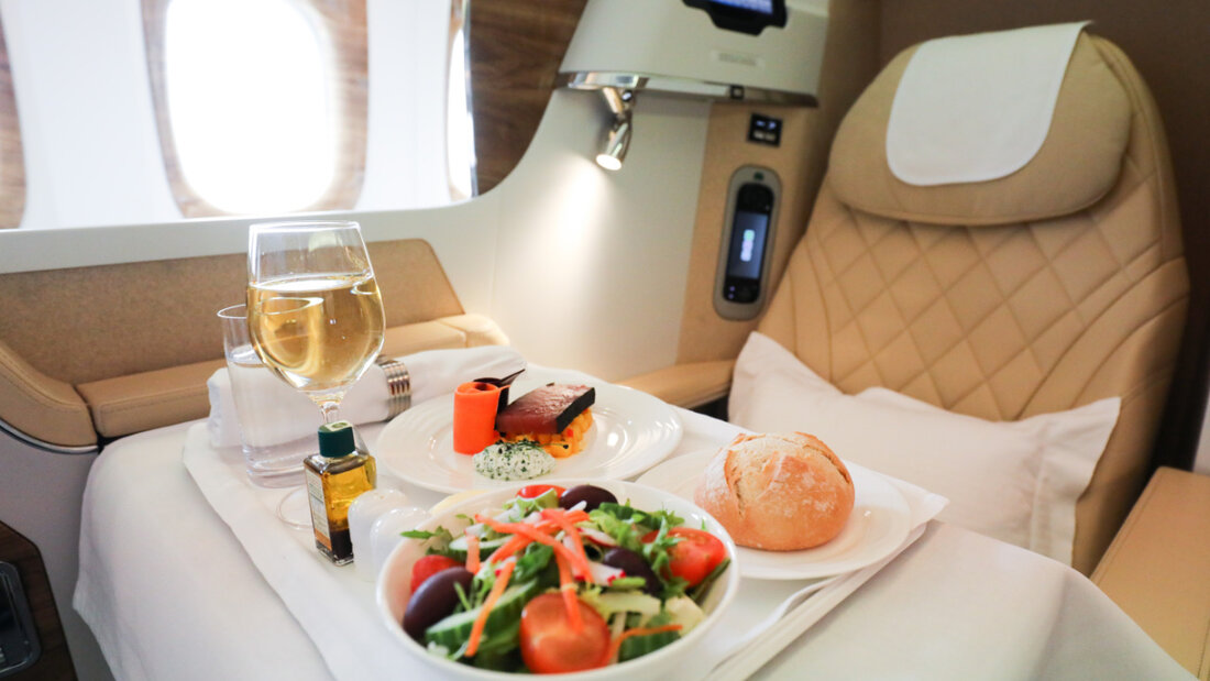 ILLUSTRATION - Gibt es bei so einer «Business Class»-Ausstattung etwas zu meckern? Vermutlich nur für Menschen, die eigentlich noch mehr Luxus gebucht hatten. Foto: Christian Charisius/dpa/dpa-tmn 20251116154350486.jpg