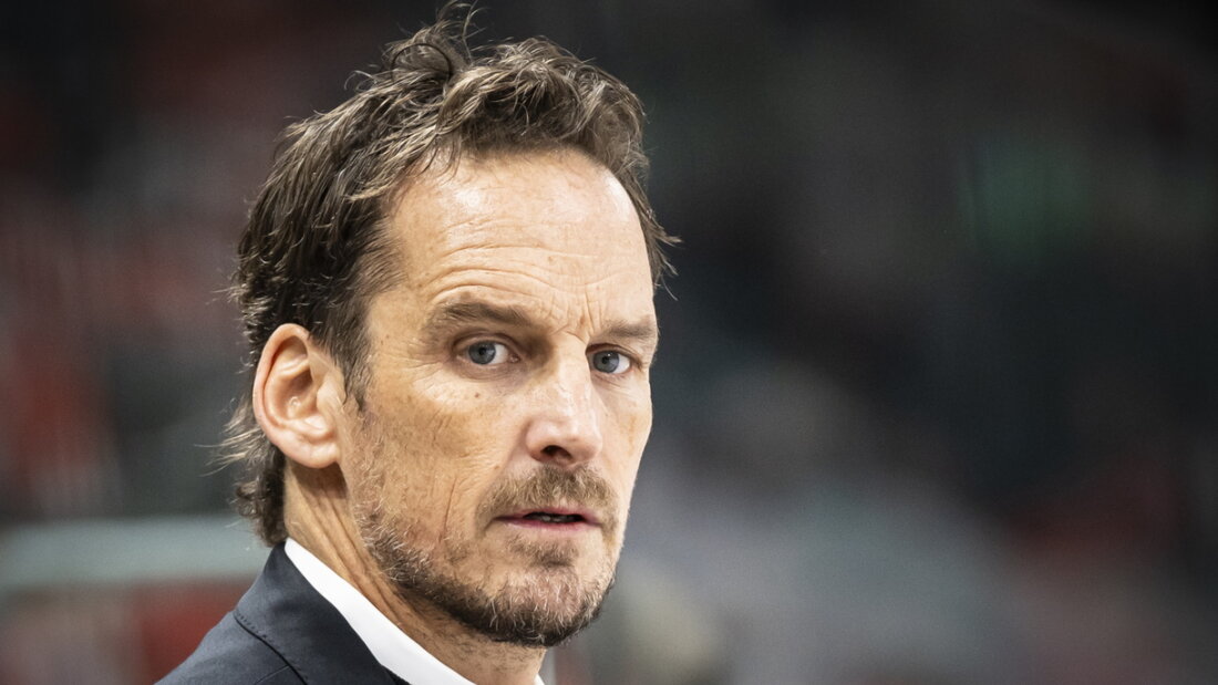 Dem strengen Blick des Nationaltrainers Patrick Fischer entgeht nichts 20251215092659279.jpg