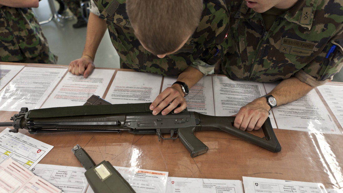 In einer Umfrage zur Sicherheit in der Schweiz würden so viele Antwortende wie nie mehr seit 1986 für die Armee mehr Geld bereitstellen. (Archivbild) 20260526093238185.jpg