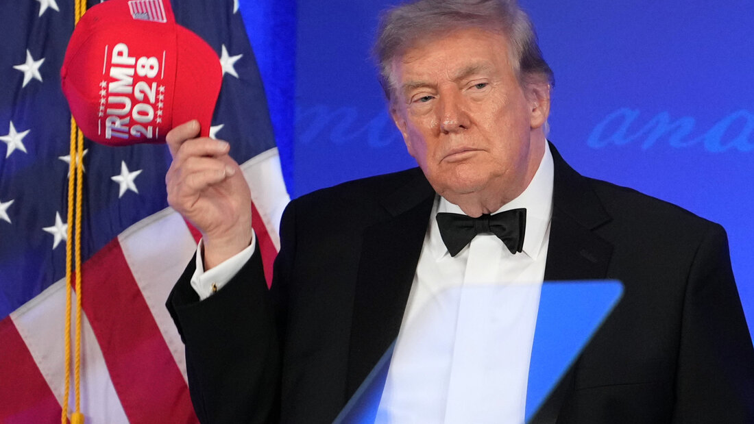US-Präsident Donald Trump beim Gala-Dinner der Hauptstadtpresse in Washington. Foto: Mark Schiefelbein/AP/dpa 20260725065241230.jpg