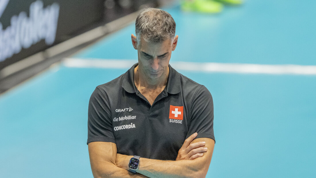 Schweizer Nationaltrainer Juan Manuel Serramalera sieht an der EM in Rumänien die vierte Niederlage im vierten Spiel 20260914180146031.jpg