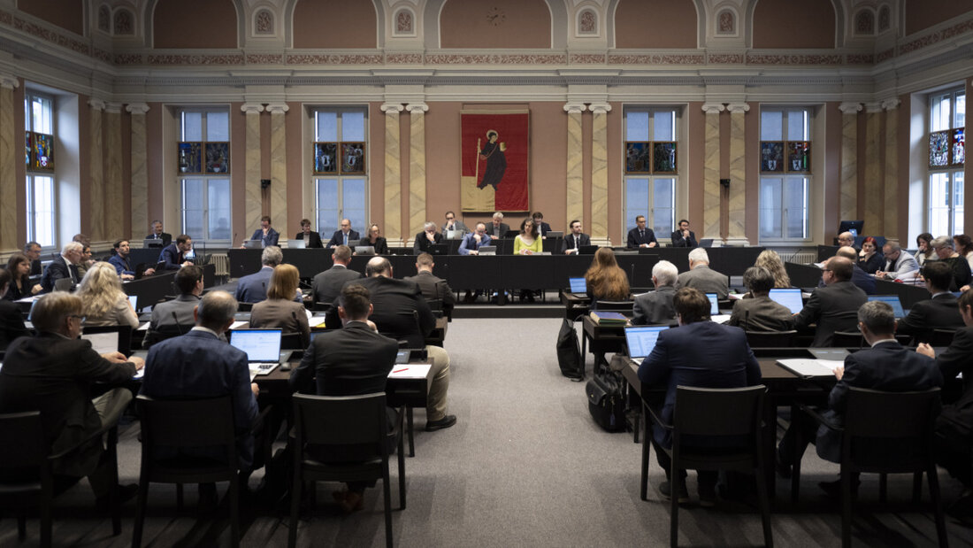 Die SVP ist mit neu 24 von 60 Sitzen klar die stärkste Kraft im Glarner Kantonsparlament. (Archivbild) 20260614181459926.jpg