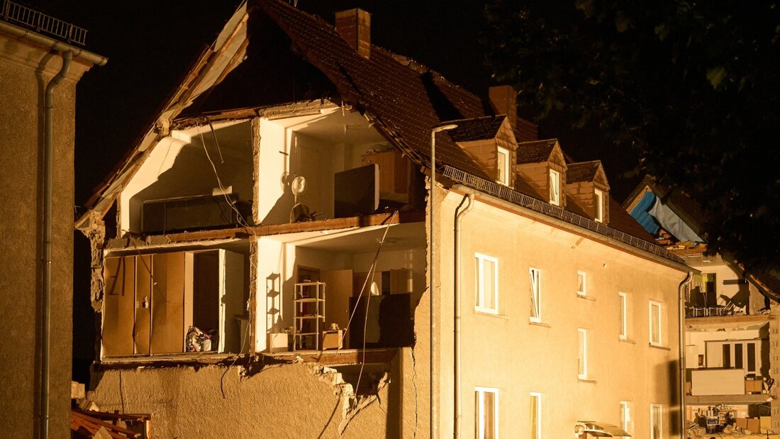 Nach einem heftigen Gewittersturm sind in Höhr-Grenzhausen, im deutschen Bundesland Rheinland-Pfalz, mehrere Häuser stark beschädigt worden. 20260820063039093.jpg