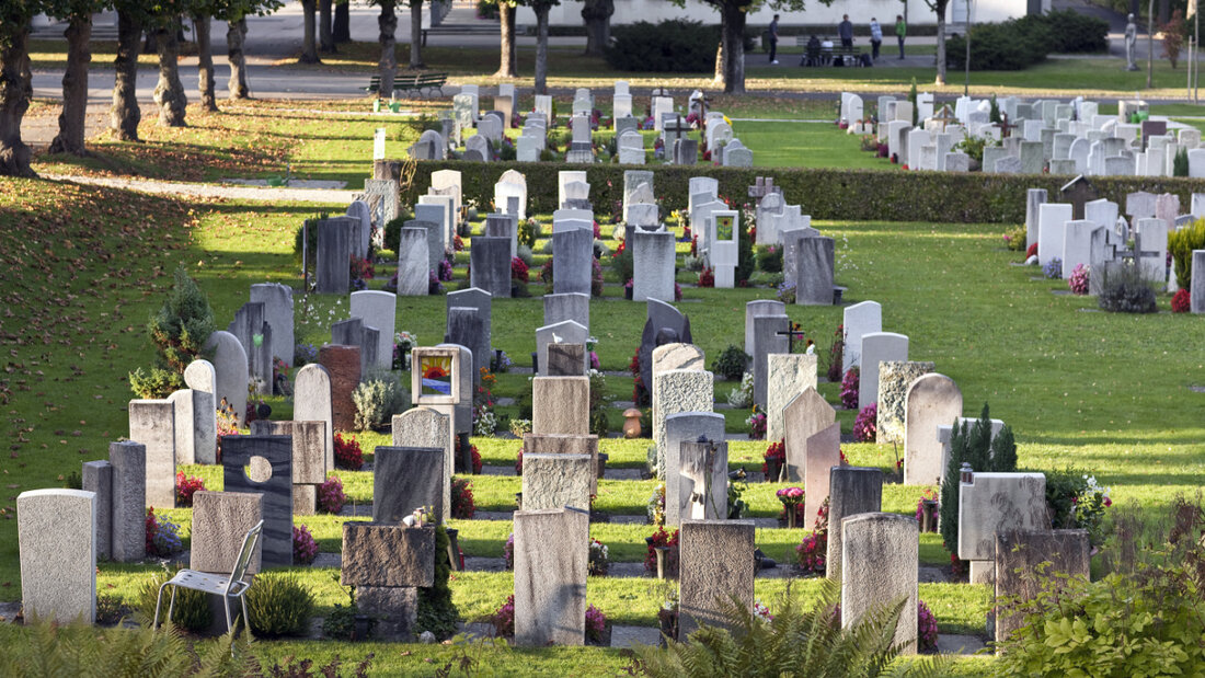 Auf Friedhöfen kommen sich Leben und Tod nahe. In Bern will ein Pionierprojekt der Schweizer Friedhofskultur neue Impulse verleihen. (Symbolbild) 20250515143244337.jpg