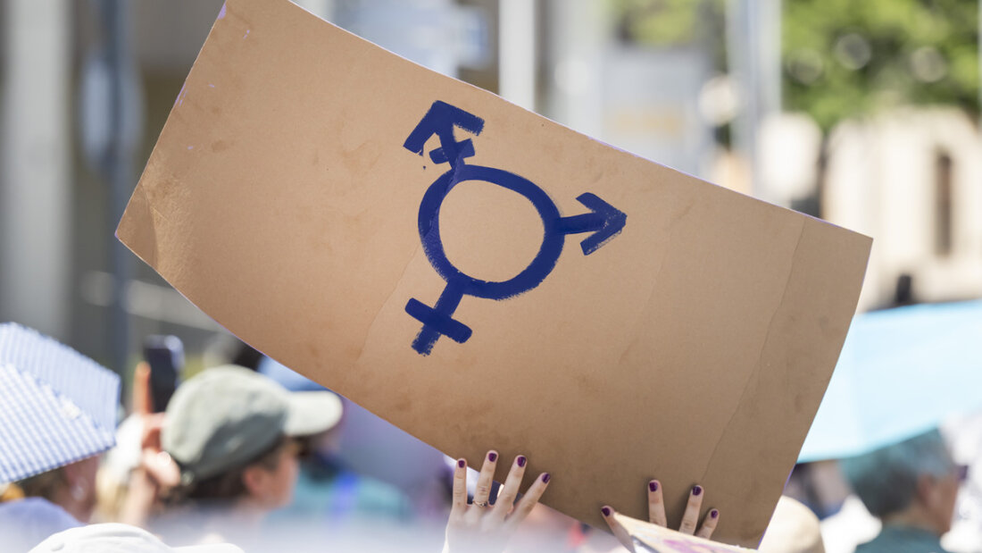 Am 14. Juni wird gegen Gewalt an Frauen und Ungleichheit demonstriert. Im Bild: Menschen demonstrieren mit Transparenten und Plakaten 2025 am Frauenstreik in Basel. (Archivbild) 20260611103636699.jpg