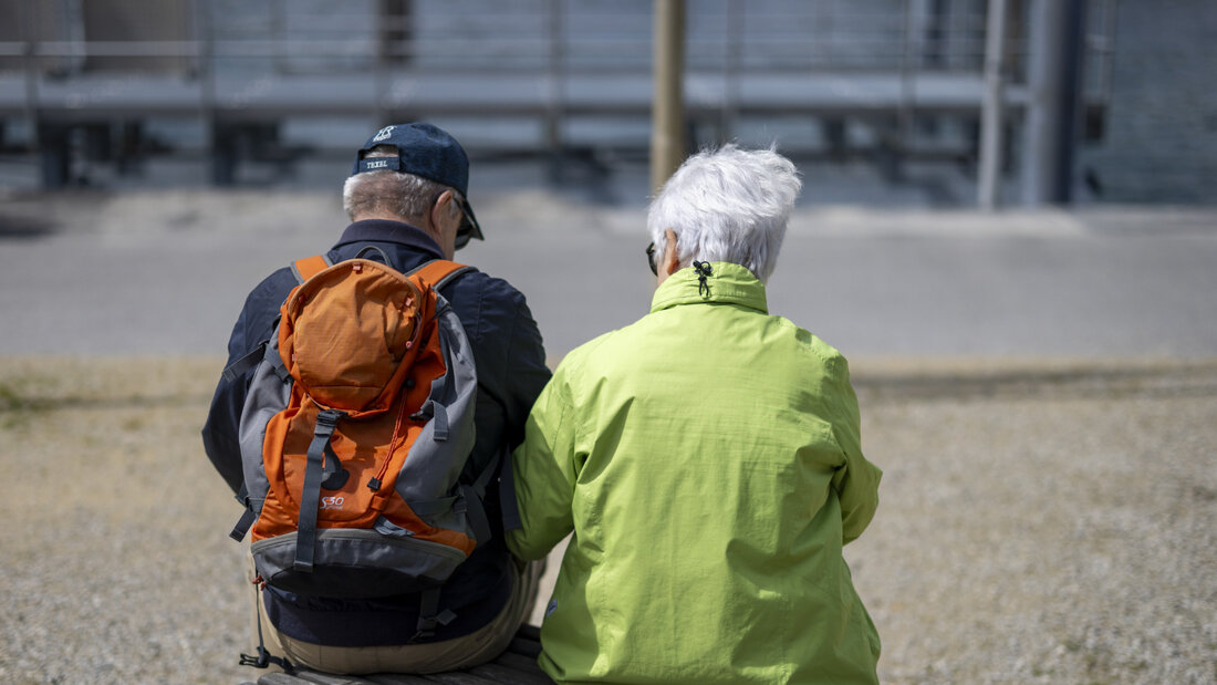 Seniorinnen und Senioren erhalten im kommenden Dezember die erste 13. AHV-Rente in der Höhe von durchschnittlich 1580 Franken. (Archiv) 20260915101426513.jpg